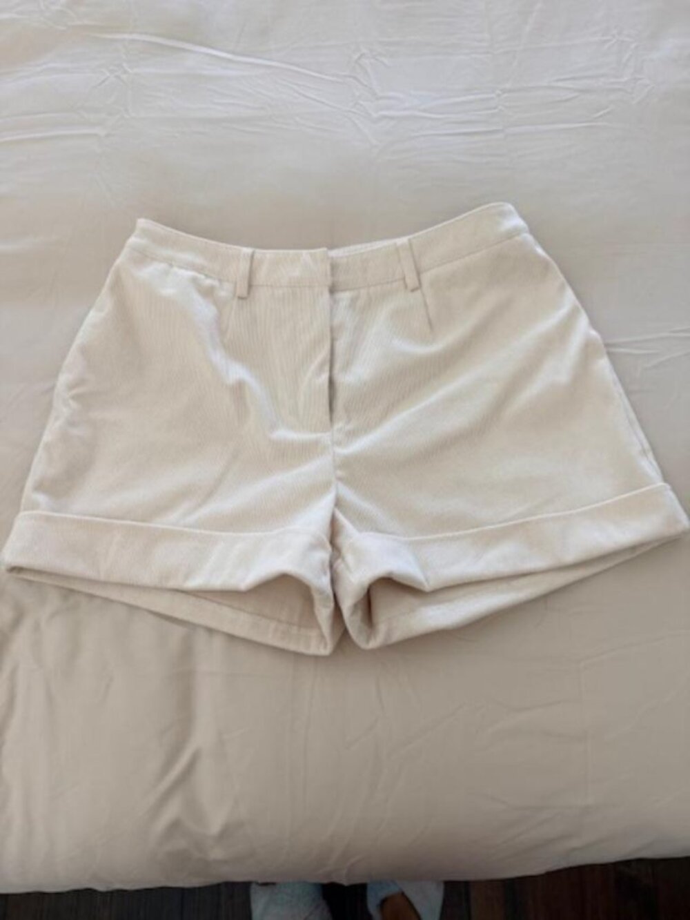 Et Clet Women’s Cream Corduroy Cuffed Belt Loop Shorts Size Medium